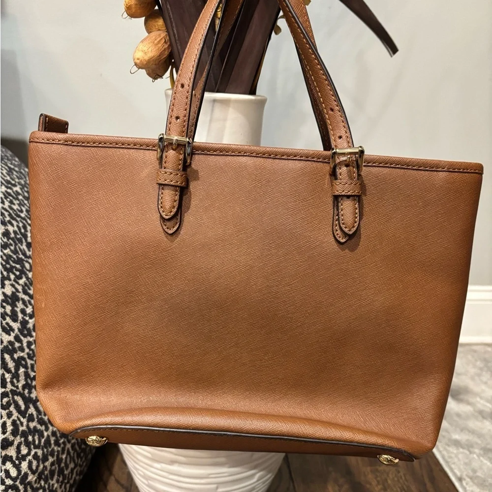 Authentic MICHAEL Michael Kors Jet Set Item Medium Top Zip Snap Pocket Tote
